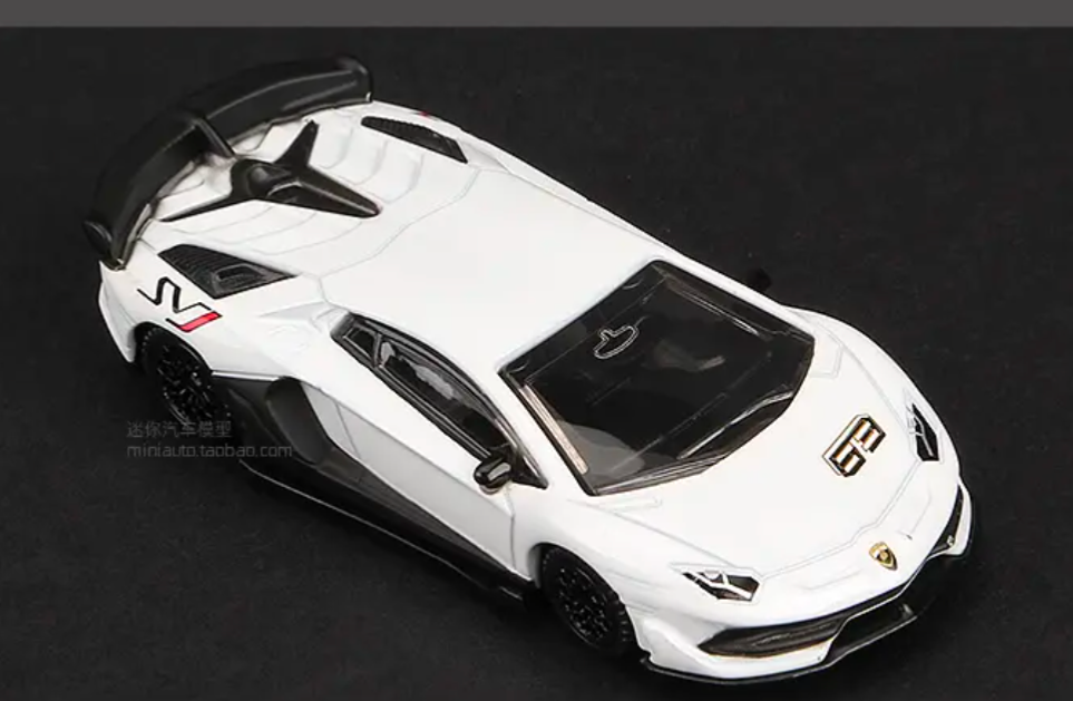 CCA 1:64 Lamborghini Aventador SVJ