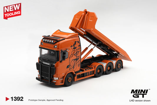 *PREORDER* MINI GT 1392 SCANIA 770S B8X4NA HOOKLIFT FLATBED ORANG