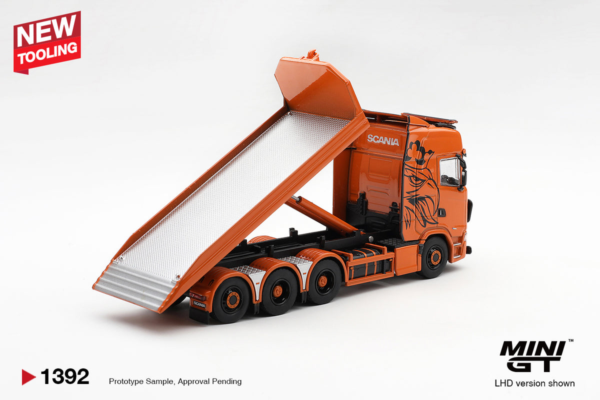 *PREORDER* MINI GT 1392 SCANIA 770S B8X4NA HOOKLIFT FLATBED ORANG