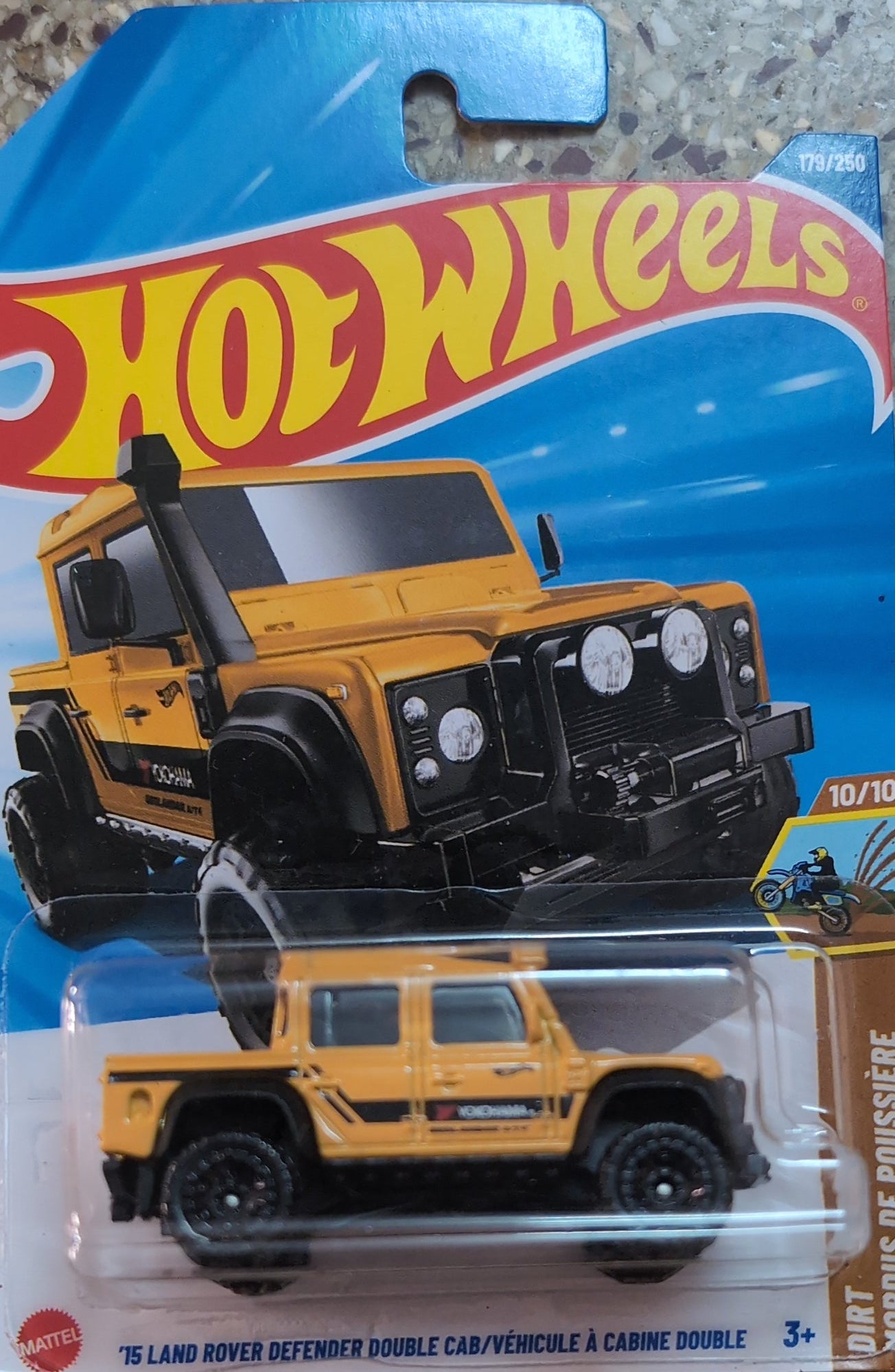 Imported Hotwheels 15 LAND ROVER DEFENDER DOUBLE CAB